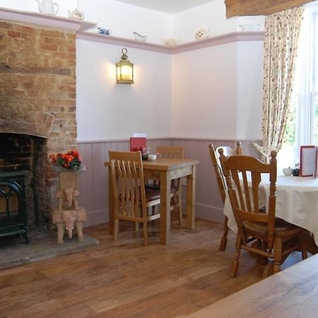 Old Riverview Guest House Earith Bagian luar foto